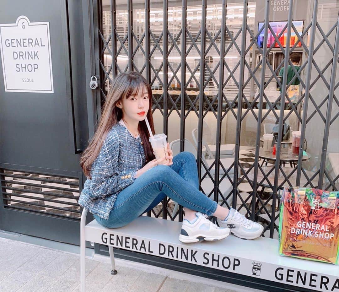 ウンソルさんのインスタグラム写真 - (ウンソルInstagram)「당연한 것들에 감사하기🙏🏻🌺 #generaldrinkshop」5月2日 15時50分 - taylanofficialx