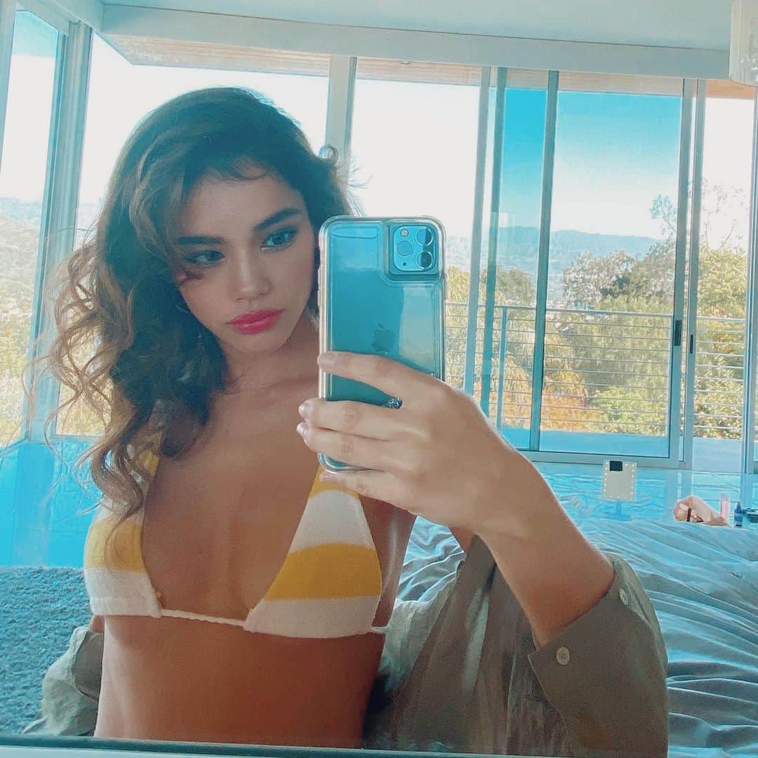 佐原モニカのインスタグラム：「Hope it will stay sunny this week☀️」
