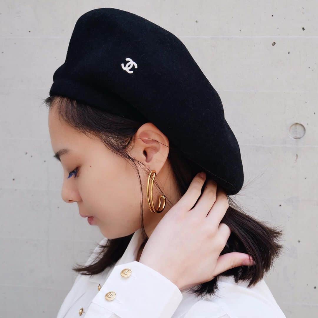 Vintage Brand Boutique AMOREさんのインスタグラム写真 - (Vintage Brand Boutique AMOREInstagram)「Vintage Chanel mini CC oversized wool béret  On website search for AO24878 ▶︎Free Shipping Worldwide✈️ ≫≫≫ DM for more information 📩 info@amorevintagetokyo.com #AMOREvintage #AMORETOKYO #tokyo #Omotesando #Aoyama #harajuku #vintage #vintageshop #ヴィンテージ #ヴィンテージショップ #アモーレ #アモーレトーキョー #表参道 #青山 #原宿#東京 #chanel #chanelvintage #vintagechanel #ヴィンテージ #シャネル #ヴィンテージシャネル #シャネルヴィンテージ #amorewardrobe #アモーレワードローブ」5月2日 15時51分 - amore_tokyo