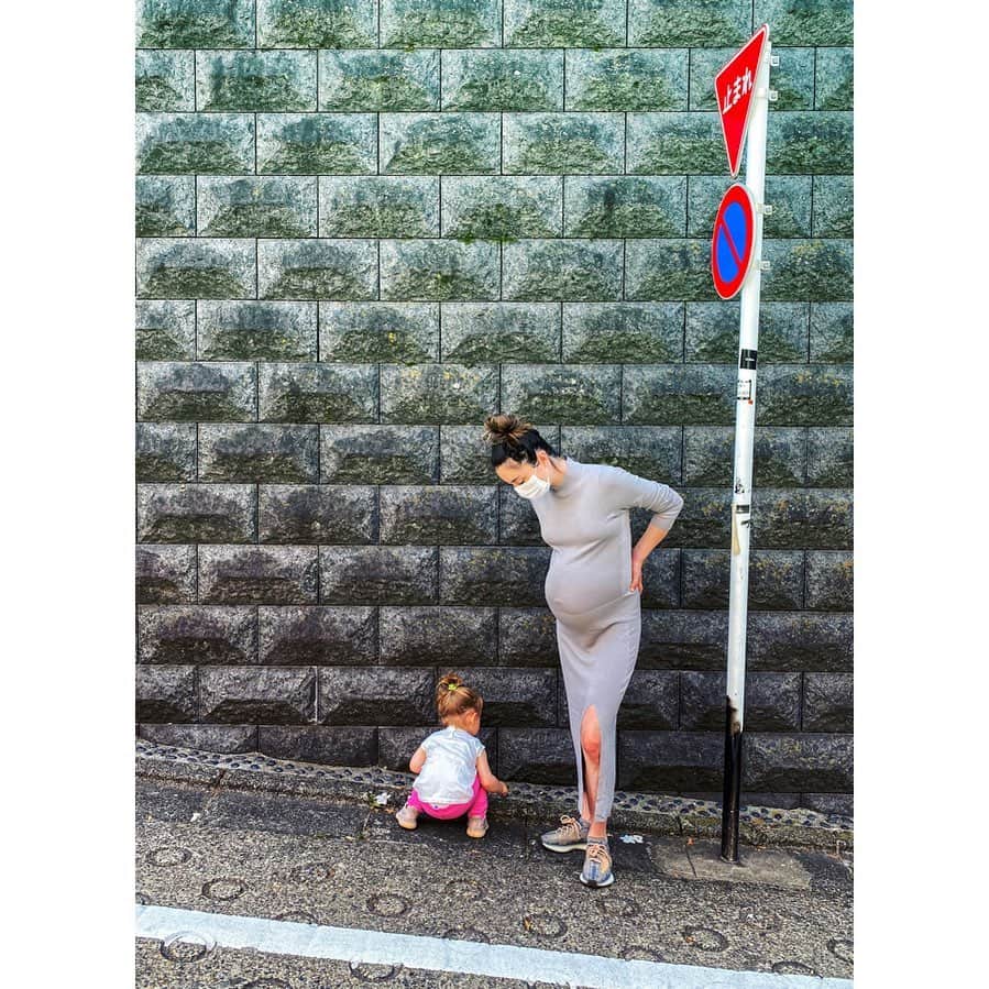 エミ・マイヤーのインスタグラム：「Have been waking up at 5:30am... very early morning stroll 🌷Wishing you a great weekend. New music news coming soon 🌅 最近早起きなので、朝一のお散歩!良い#ゴールデンウィーク を！新しいリリース情報をもうすぐ公開します♫」