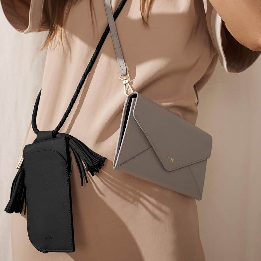 ブリーのインスタグラム：「VIVID 146 is the perfect partner on the go. . . . #breesince1970 #madetomakeadifference #staypositive #handbags #leatherbags #purequality #purefashion」