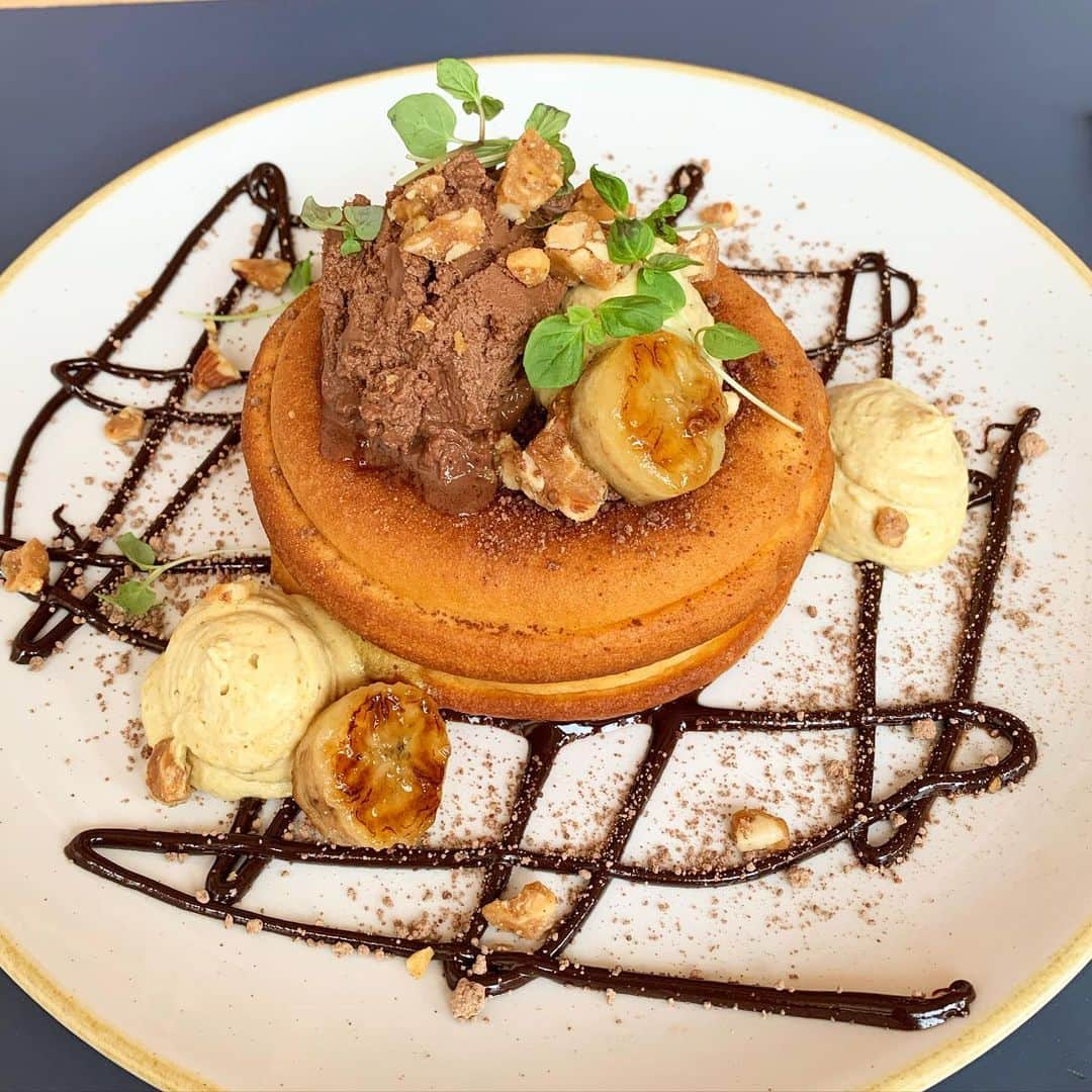 Eat With Steph & Coのインスタグラム：「@thefriendsofours posting what I’m craving on a Saturday morning (used to live 5m away!!!) 🤤 #pancakes available on @deliveroo #toplondonrestaurants #dessert #brunch #foodstagram #foodie 📷: @mchan4b」
