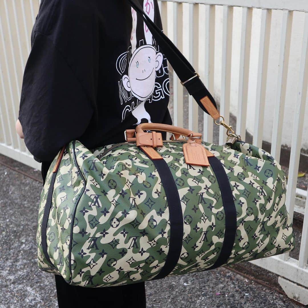 Vintage Brand Boutique AMOREさんのインスタグラム写真 - (Vintage Brand Boutique AMOREInstagram)「Louis Vuitton × Takashi Murakami Keepall 55.  This item is only available at the store but we accept orders by DM. Please DM us if you are interested in the item!  #amoretokyo #amorevintage #amoregentleman #louisvuitton #vintagelouisvuitton」5月2日 16時10分 - amore_tokyo