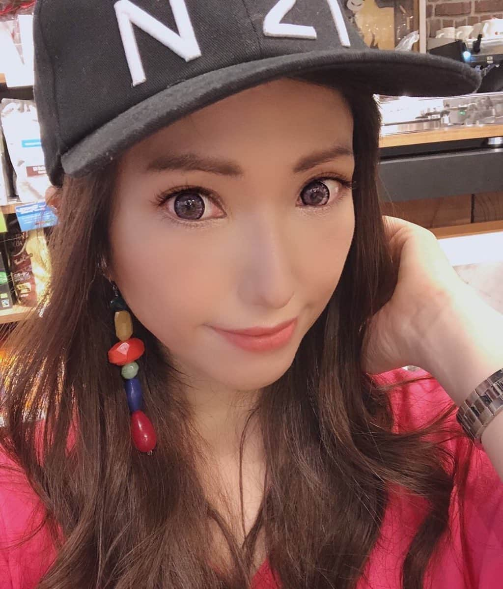 甘乃つばき（吉瀬菜々子）さんのインスタグラム写真 - (甘乃つばき（吉瀬菜々子）Instagram)「一日で髪がのび太 ・ ・ 代官山パンテリーで目当ての天然酵母のクロワッサンとお野菜買ったよ〜♪ 途中迷子で半泣きだったけど😭 ・ #パンすきな人と繋がりたい #代官山 #パンテリー#猿楽町 #中目黒 #天然酵母パン #instagood #instalike  #instafood」5月2日 16時33分 - natsume_sachiko