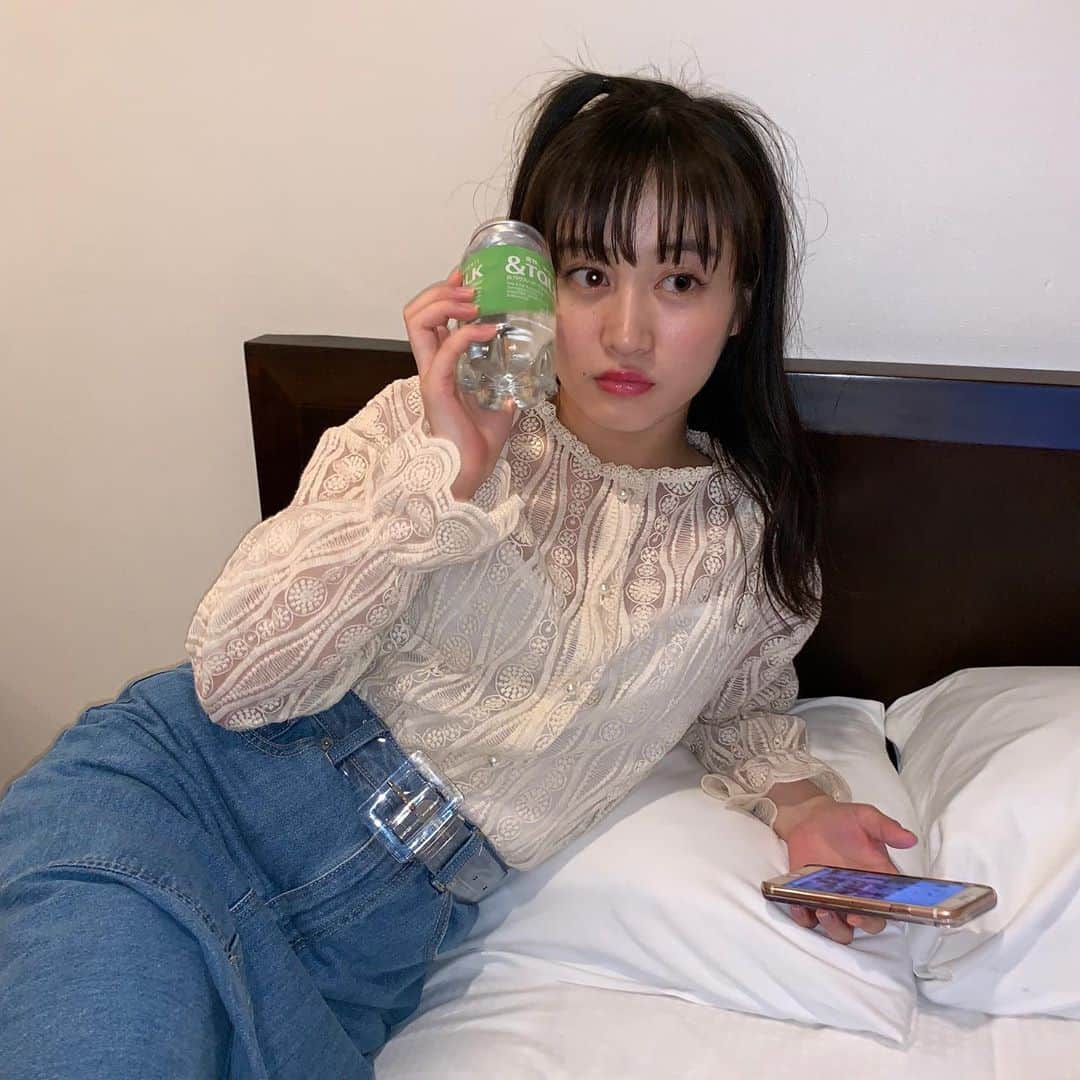 川上千尋さんのインスタグラム写真 - (川上千尋Instagram)「#過去pic﻿ ﻿ 飲めない炭酸ジュースを片手にメンバーとお菓子パーティーしたときの写真（笑）﻿映えるために必死でした… ﻿ ちなみに私の好きなジュースは2、3枚目に映ってる緑色のアロエジュースです🥦  #韓国グルメ #韓国お菓子 #なつかしい」5月2日 16時35分 - this_chihhi