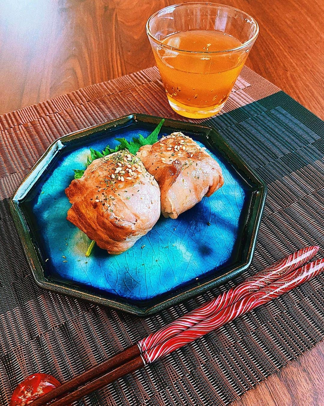 平祐奈さんのインスタグラム写真 - (平祐奈Instagram)「おにぎりリレー🍙 @meetbowl2929 からバトンを貰ったので私は肉巻きおにぎりを作りました。  内山さんの肉巻きまた食べたいなぁ🤤  お次は @cuore_kato シェフにバトンを回したいと思います👨‍🍳お願いします🙏 #おにぎりリレー #祐奈の料理日記 #平飯」5月2日 17時20分 - yunataira_official