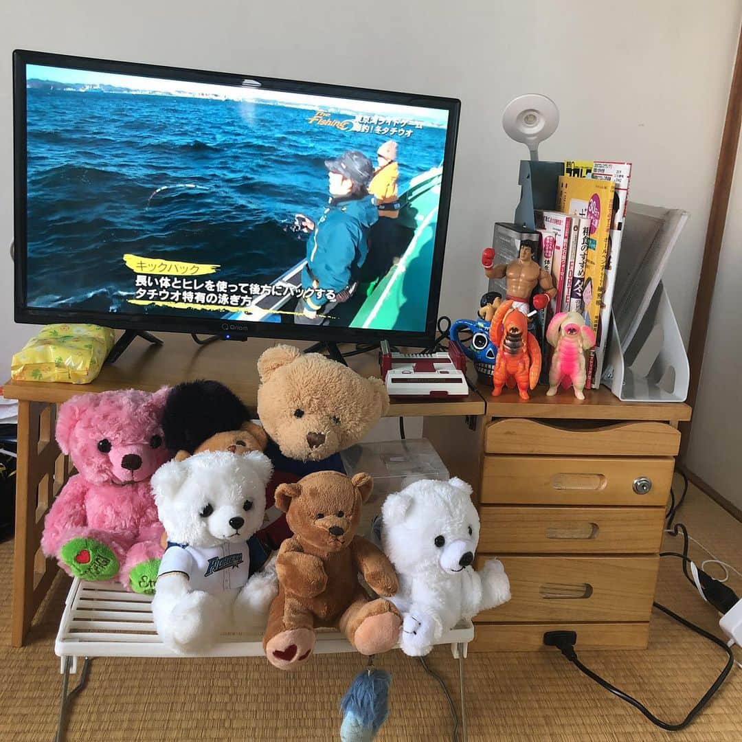 帯広さやかのインスタグラム：「今日は暑かったなぁぁぁ！ クーラー入れたくなってしまった！まだまだ負けねぇ！ 久しぶりに模様替えしてます。」