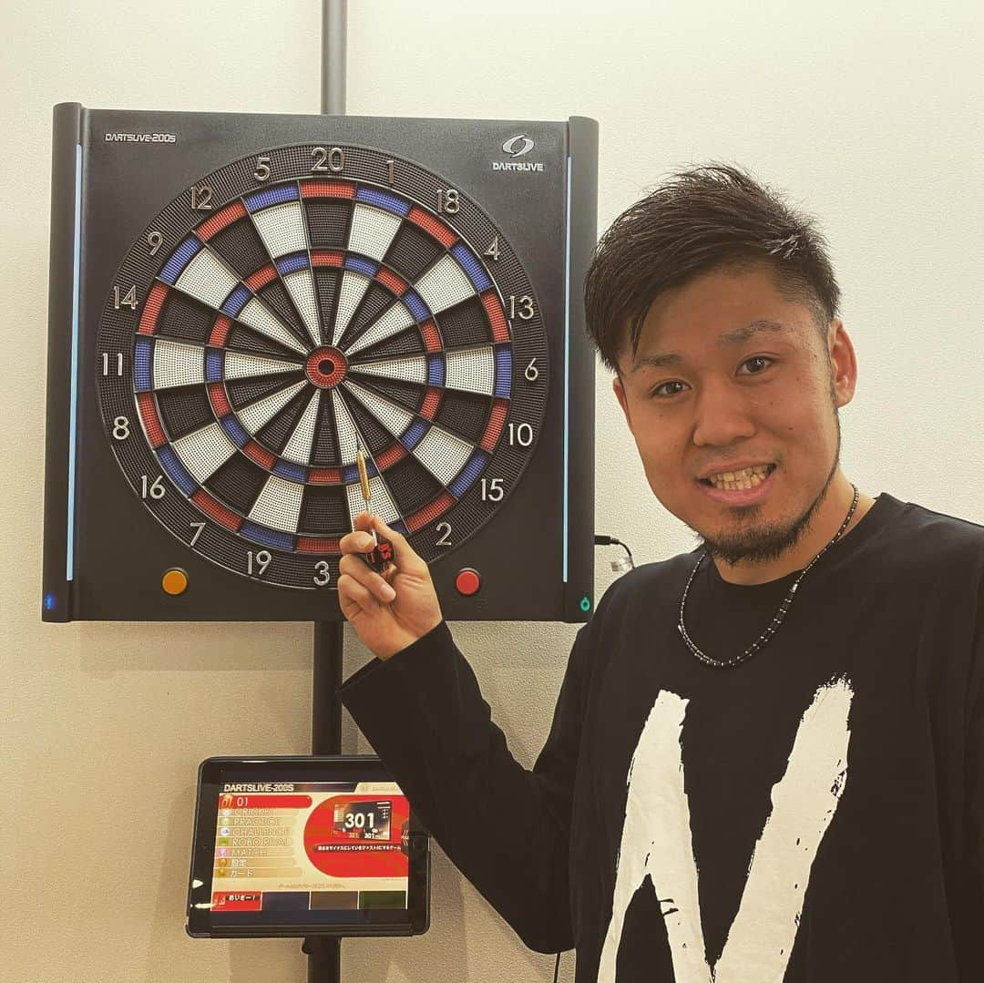 田口成浩のインスタグラム：「Stay Home週間を楽しみましょう！！ #enjoystayhome #DARTSLIVE #BAGUS #groundnace #グランダンエース @ground_n_ace」