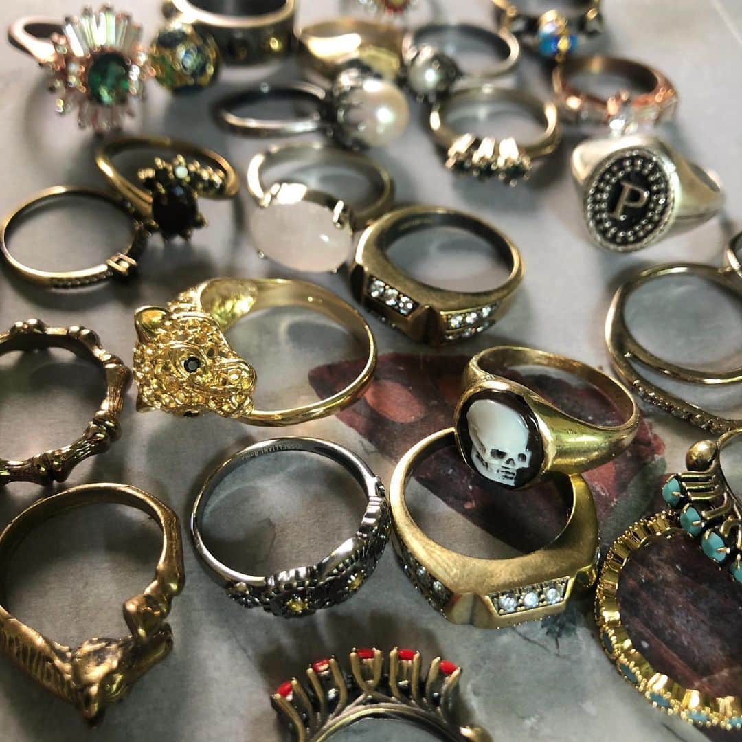 イオッセリアーニさんのインスタグラム写真 - (イオッセリアーニInstagram)「so difficult to choose 🤩#iosselliani #ring #jewellery #handmade #lovemyjob」5月2日 18時04分 - iosselliani