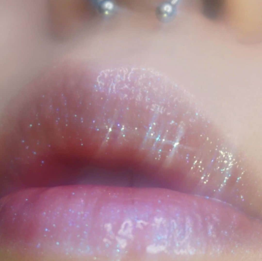 のインスタグラム：「💋✨ @patmcgrathreal Lust gloss in Astral Moon Flower. #patmcgrath #patmcgrathlabs」