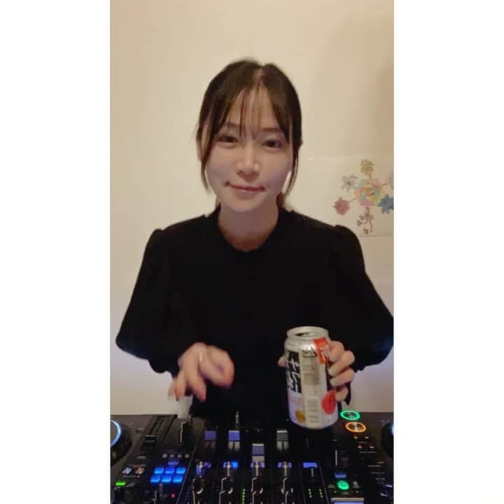 DJ mariennuのインスタグラム：「おうちDJ×男梅サワー GWいかがお過ごしでしょうか？ #おうち時間 #おうちDJ #いつもスッピンでごめんなさい #dj #remotedj」