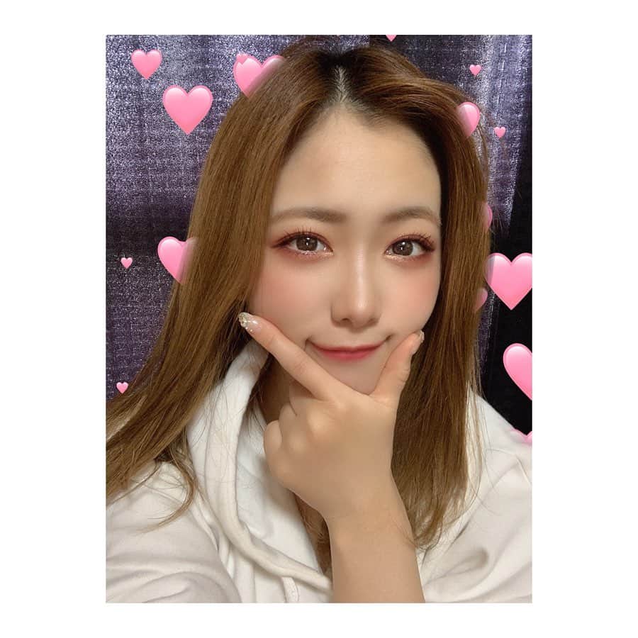 森田彩花のインスタグラム：「5月もょろたの💗💗 ． 今日もメイクしたからぱしゃりっ📷❤️ ． とりま今1番したい事髪の毛染めたい👩🏼 鬼プリンじゃーん👩🏼自分で染めよか悩み中👩🏼 ． #5月 #よろたの #自撮り #髪の毛 #染めたい #コメよろ #いいねよろ」