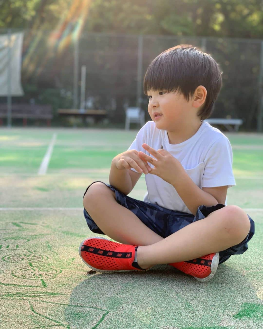 杉山愛さんのインスタグラム写真 - (杉山愛Instagram)「今日は本当にいいお天気☀️ 暖かいし陽射しも強かったーーーーーっ😎  今日もクローズしてるテニスクラブの駐車場のラインを引いたり➡️ ストライダーに乗ったり🚴‍♂️ そろそろコロナ太りをなんとかせねば💦 主人と一緒にダイエットしよっ😅」5月2日 18時57分 - aisugiyamaofficial