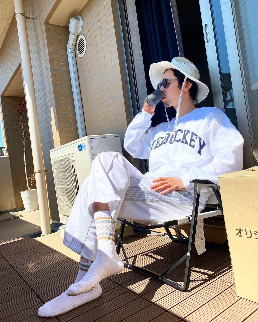 新野俊幸さんのインスタグラム写真 - (新野俊幸Instagram)「今日は暖かかったね☀️ - - - #ベランダ日和 #メボッキースウェット #オールホワイト」5月2日 19時36分 - niinotoshiyuki