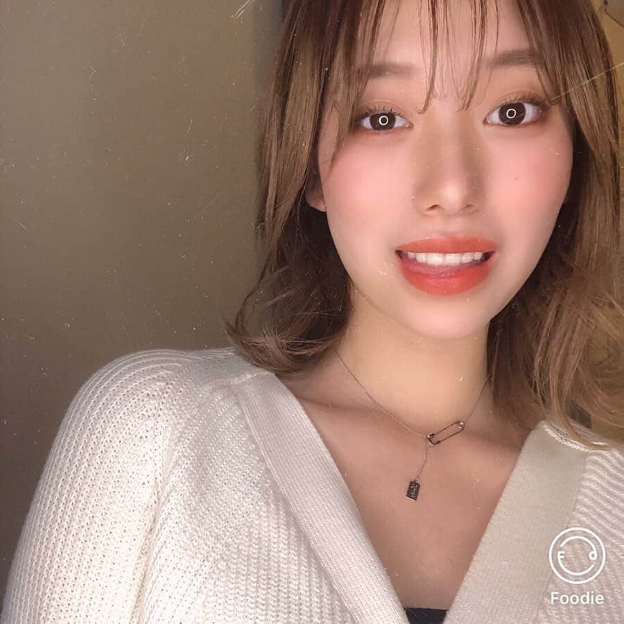 のインスタグラム：「この写真ホコリ加工ってやつ使ってみてんけどホコリが意外とオシャレで可愛い😳✨ 2枚目のQR使ったら私と同じ加工使えるからおうち時間に是非やってみて🙆🏻‍♀️ #フーディーカメラ #ほこりフィルター  #フーディーQR」