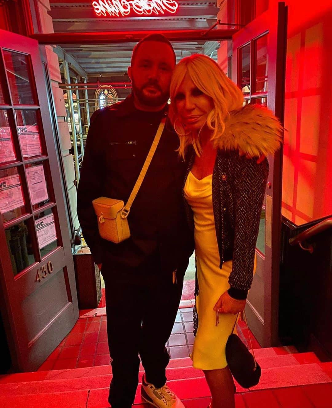 キム・ジョーンズのインスタグラム：「Happy birthday dearest @donatella_versace ❤️❤️❤️」