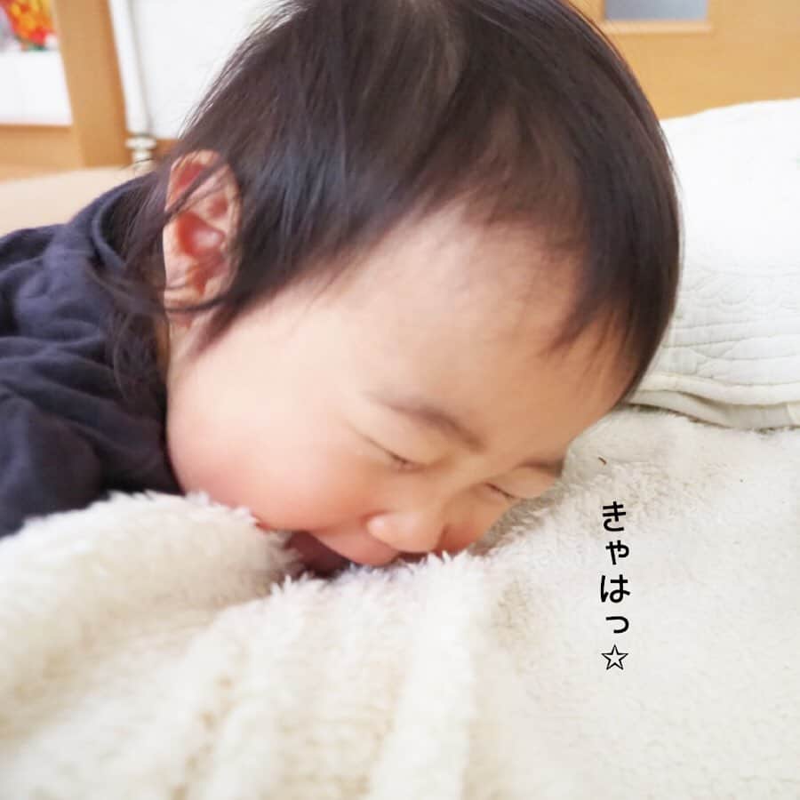 makikoさんのインスタグラム写真 - (makikoInstagram)「❤︎ 寝起きのぼーっとしてるの顔が好き🥰 ．  そしてこのもっちりほっぺがとっても美味しそう…🤤❣️ ．  #寝起き #目は開いてもしばらく一時停止 #1歳 #生後20ヶ月 #女の子 #親バカ部」5月2日 20時01分 - batako93