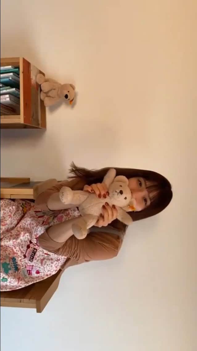 松岡茉優　ファンアカウントのインスタグラム：「2020.4.19 保存遅くなった、、(この日すっぴんかな？可愛すぎる🥺)」