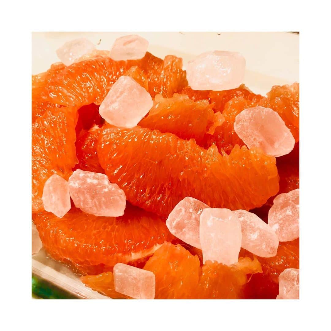 若月佑美さんのインスタグラム写真 - (若月佑美Instagram)「. #pink #grapefruit . . #vitamin #fruits #dessert  #おうち時間」5月2日 20時32分 - yumi_wakatsuki_official