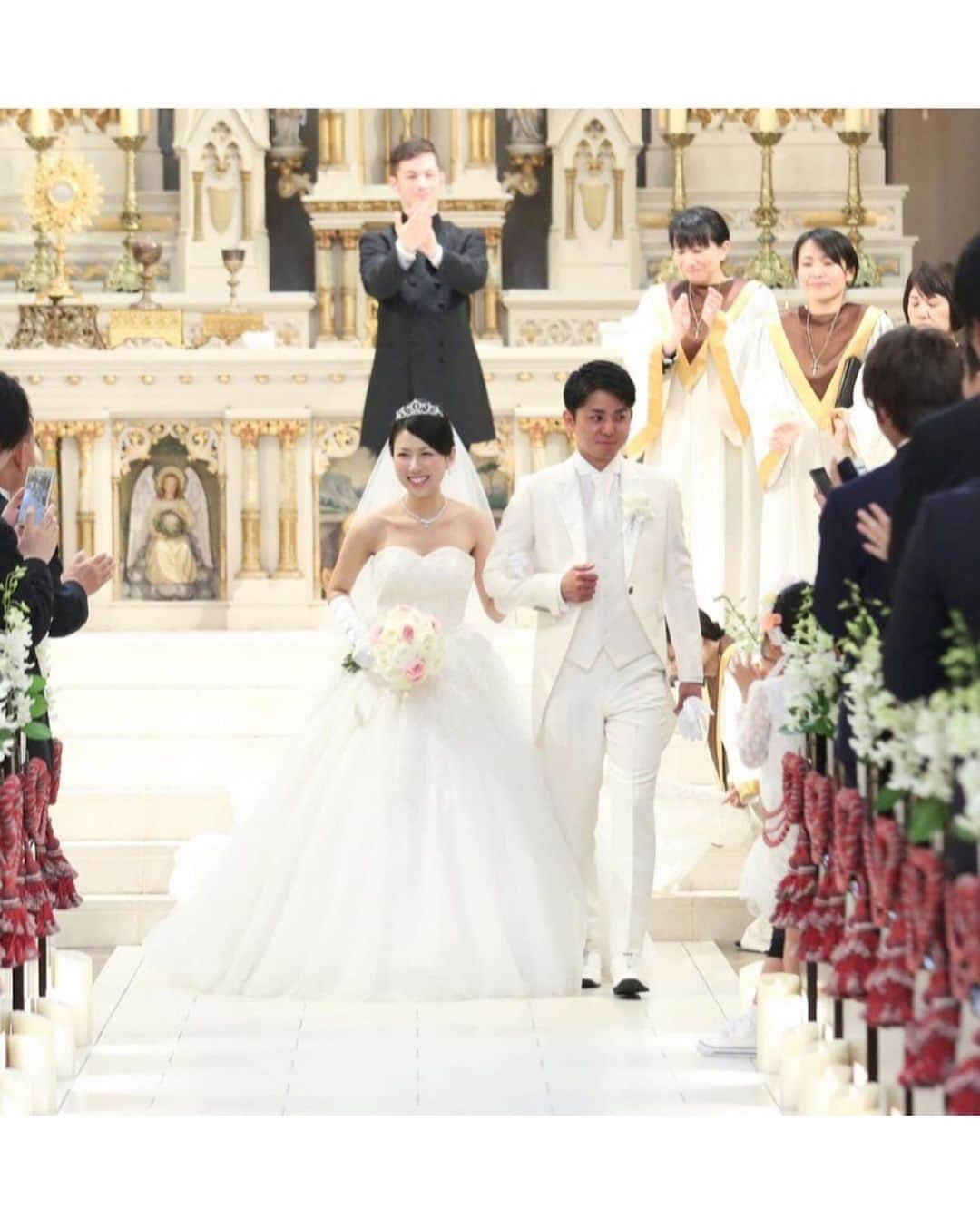 プレ花嫁の結婚式準備アプリ♡ -ウェディングニュースさんのインスタグラム写真 - (プレ花嫁の結婚式準備アプリ♡ -ウェディングニュースInstagram)「前撮りの参考にしたい♡おしゃれで可愛いウェディングフォト9選💗 . . ...................................... 💒こちらのお写真の情報 ...................................... . 会場名： ノートルダム マリノア＜福岡＞ 会場ID： 202 . →@weddingnews_concierge の🔗に5桁のID番号をいれると式場の詳細（本当の料金・口コミ・写真など）がチェックできます😊 . 📲インスタグラムで「式場探し・フェア予約」をする方法は文章の下をチェックしてね⬇︎ ...................................... . . #前撮り の参考にしたい♡chan_mdy_wdさんのおしゃれで可愛い #ウェディングフォト 💗 . カバーは #シンデレラ城 をバックに、 #ドレス がふわっと広がる抱っこショットです😍♩ . 青空＆シンデレラ城のライトブルーとピンクヘイリーの色味のコントラストがとても綺麗で💎.◌* . なんと💕こちらはアプリで加工したものなんだとか😳✨ . 皆さんもお気に入りの1枚で、コラボを楽しんでみてはいかがでしょうか✨ . ほかのフォトも素敵なので、スワイプ👉🏻してみてくださいね♩ . . chan_mdy_wdの花嫁さんID❤️45178 . @weddingnews_brides の🔗に↑の5桁の数字をいれると、こちらの花嫁さんの式場／マイレポ／インスタIDが見られます✨ . . ...................................... 💒インスタグラムから式場を探す方法 ...................................... . ①マイレポ〇〇 ↑〇〇に自分の都道府県を入れてハッシュタグ検索（例：マイレポ東京） . ②気になるポストに書いてある【式場ID】or【花嫁ID】をメモする . . 💒【式場IDで探す】 ID（数字4桁)を @weddingnews_concierge の🔗にいれると式場の詳細（本当の料金・写真・口コミなど）がチェックできます😊 . . 👰【花嫁IDで探す】 ID（数字5桁)を @weddingnews_brides の🔗にいれると該当ポストの花嫁さんの式場／マイレポ／インスタIDがチェックできます😊 . . ⚠️式場・花嫁さんを検索する（ID番号・＠）は別々なので、気をつけてくださいね ............................................................................ . . 📲プロポーズされる前から卒花した後も楽しめる✨結婚式準備No１アプリ💕 #ウェディングニュース の詳細は @weddingnews_editor からダウンロードしてね✨ . . . #プレ花嫁 #結婚  #花嫁 #ウエディング  #プレ花嫁準備 #2020秋婚 #プレ花嫁さんと繋がりたい #フォトウェディング #ロケーションフォト #verawang #ヴェラウォン #ディズニーランド #ディズニーウェディング #フェアリーテイルウェディング #インポートドレス #カップル #結婚写真 #カップルフォト #新郎新婦 #ディズニープリンセス #シンデレラ #和装前撮り #2020冬婚」5月2日 20時54分 - weddingnews_editor