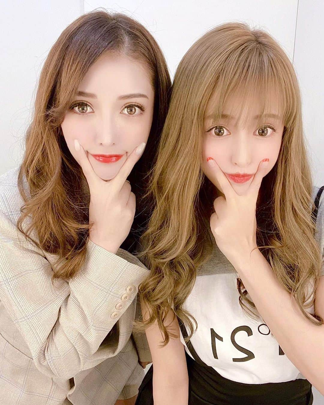 ririさんのインスタグラム写真 - (ririInstagram)「いとうさん✌︎('ω'✌︎ )www笑  この前撮影で あったよん🤭  元気そうで何より🤣🙏💕 また 落ち着いたらゆっくり あおうね😘💕☕️🌱🐸 #love #happy #peace #chu #friend」5月2日 20時48分 - riri.ribon