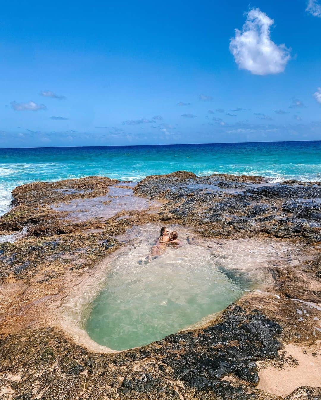 アラナ・ブランチャードさんのインスタグラム写真 - (アラナ・ブランチャードInstagram)「Found a cute little swimming pool today🐠💙」5月3日 7時03分 - alanarblanchard