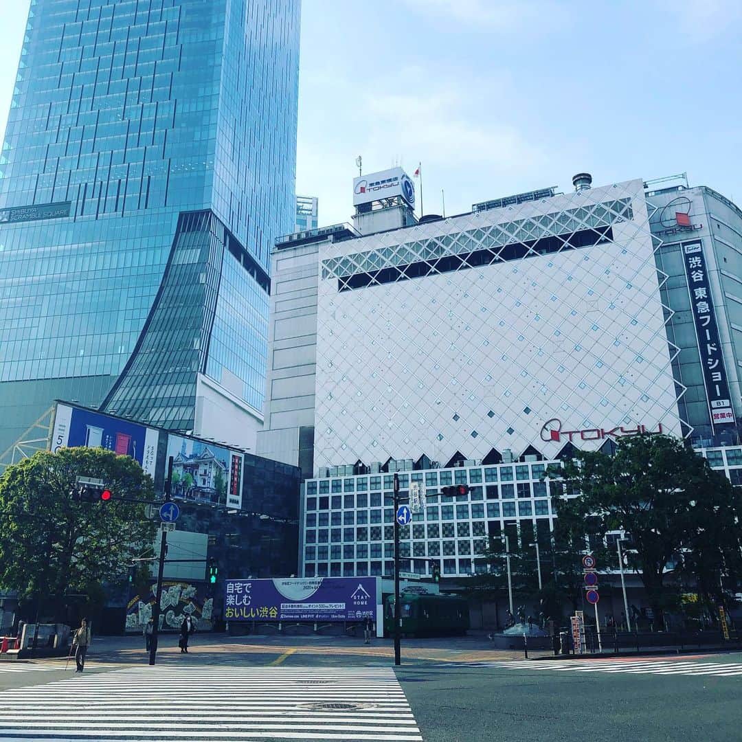 落合隼亮さんのインスタグラム写真 - (落合隼亮Instagram)「On my way to work 3/5/2020 #shibuya #tokyo #socialdistancing #japan #coronavirus #通勤　#コロナに負けるな」5月3日 7時04分 - ottieshun