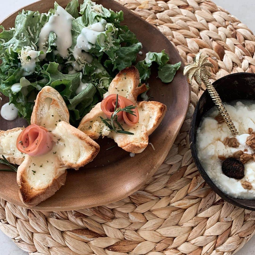 GENKINGの釜飯さんのインスタグラム写真 - (GENKINGの釜飯Instagram)「カップケーキトースト🧁🍞 作り方は、カップケーキ型に食パン入れて好きな具材入れて、トースターでチンだよ❤️ ピザトーストとかもこれでやるのも可愛いよ🥰 #genkingkitchen  #おうちごはん」5月3日 7時32分 - genkingkitchen