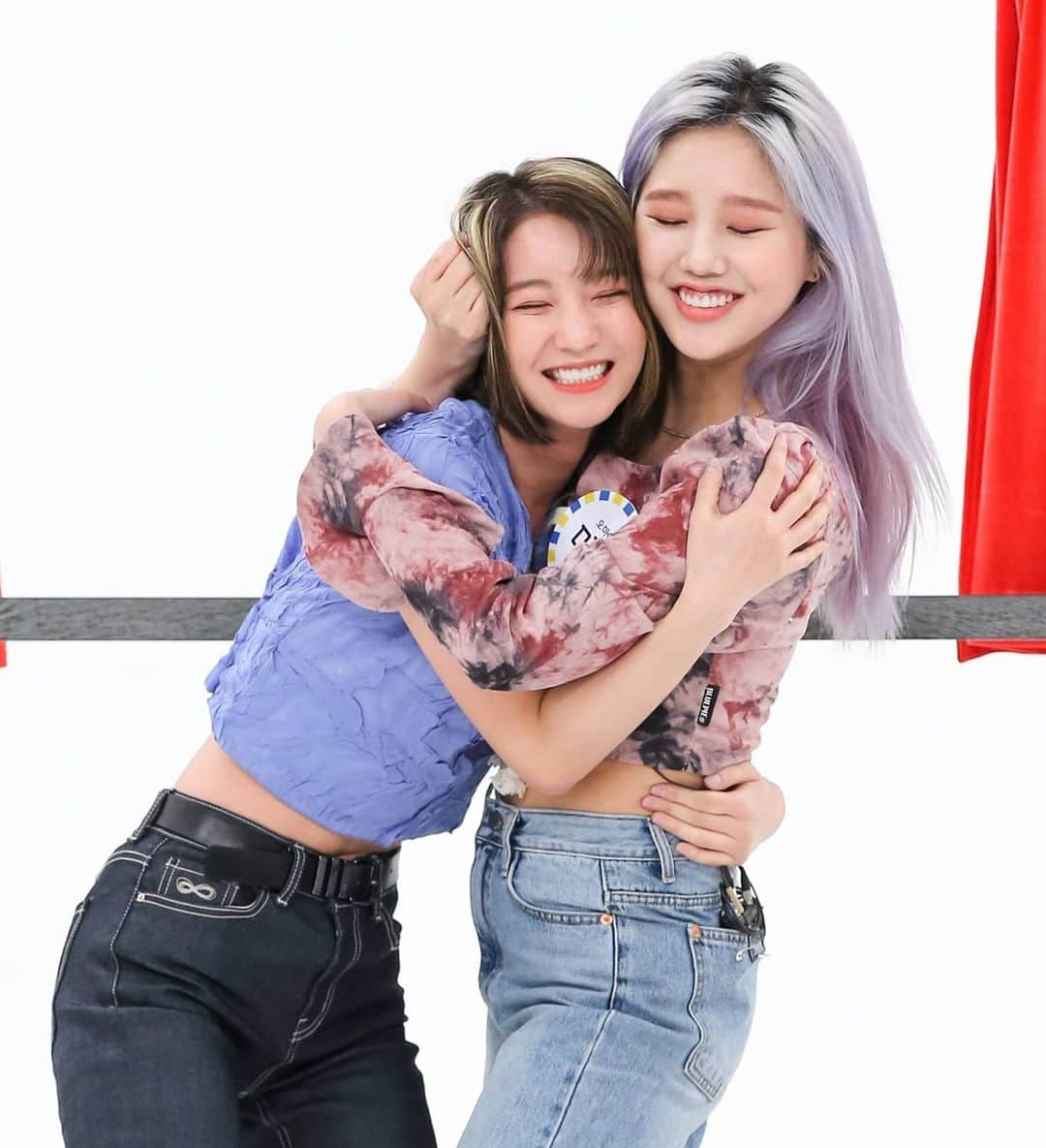 ミミのインスタグラム：「; 🌸 2020MAY2 | #오마이걸  Weekly Idol Filming ©toowner . .  #ohmygirl #오마이걸 #mimi #미미 #김미현 #kpop #hyojung #효정 #yooa #유아 #seunghee #승희 #jiho #지호 #binnie #비니 #arin #아린 #korean ©」