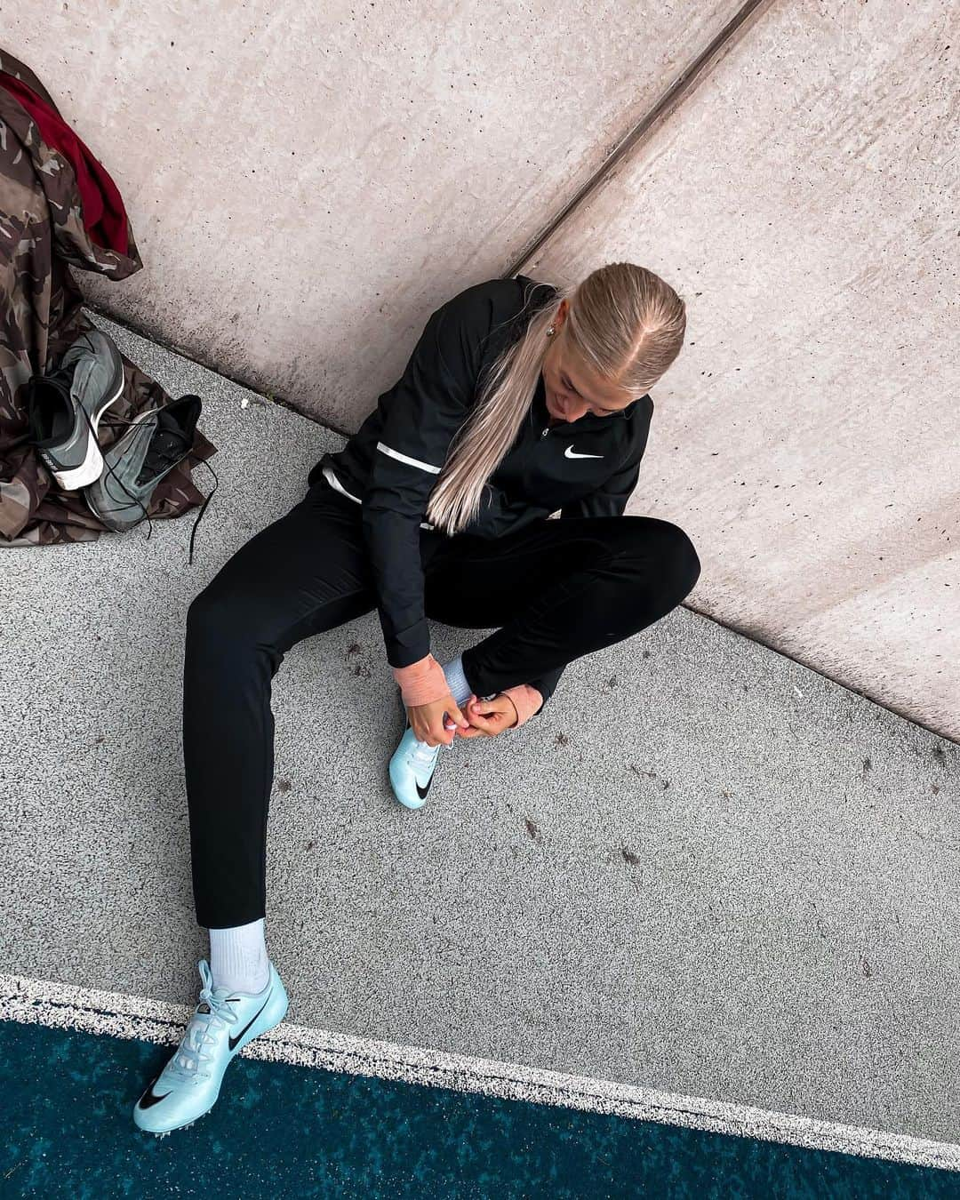 イダ・カーストフさんのインスタグラム写真 - (イダ・カーストフInstagram)「Finally back on my home track and with new spikes for the season I don’t know when will start 🤷🏼‍♀️ • • #athlete #running #athletics #sprint #training #denmark #keepontraining #love #fit #girl #coronavirus #uncertainty #me #nike」5月2日 22時52分 - idakkarstoft