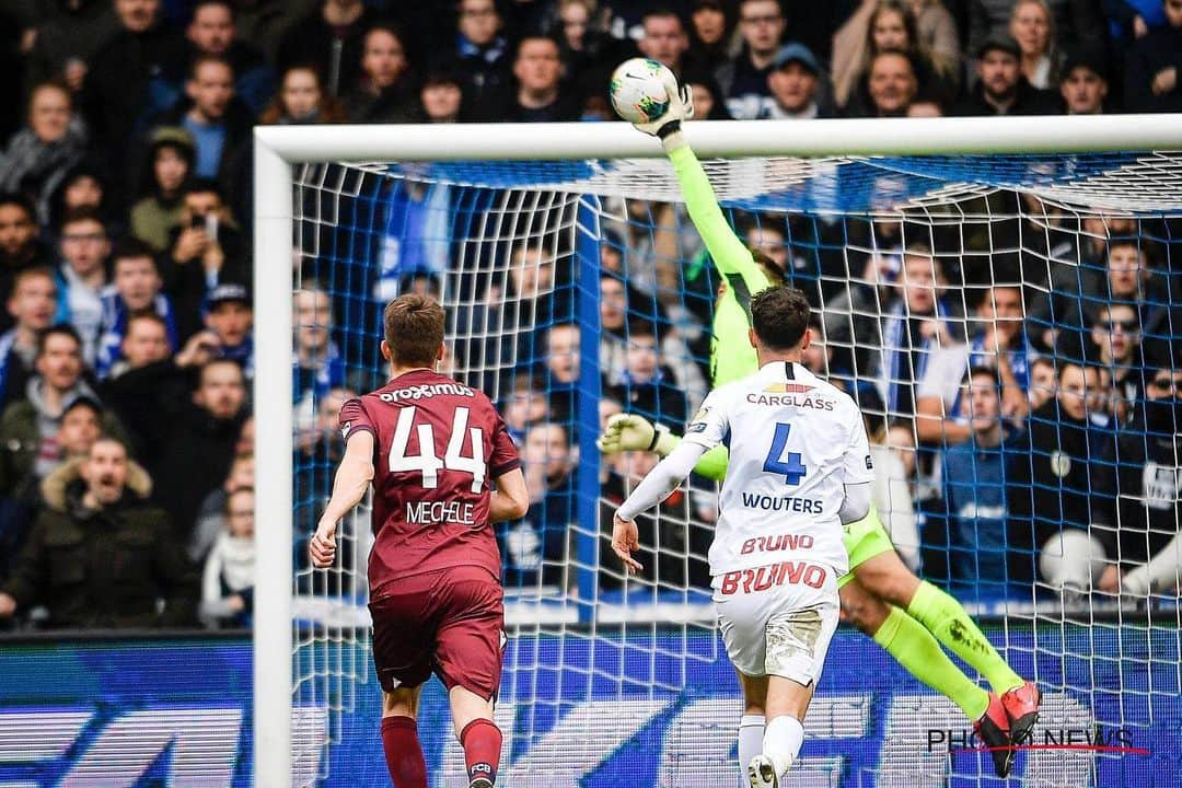 シモン・ミニョレさんのインスタグラム写真 - (シモン・ミニョレInstagram)「Missing the game, still staying SA(V)E!! 👊🏻😷🧤 #Lockdown #BluvnGoan #NoSweatNoGlory #YNWA」5月2日 22時58分 - 22mignolet22