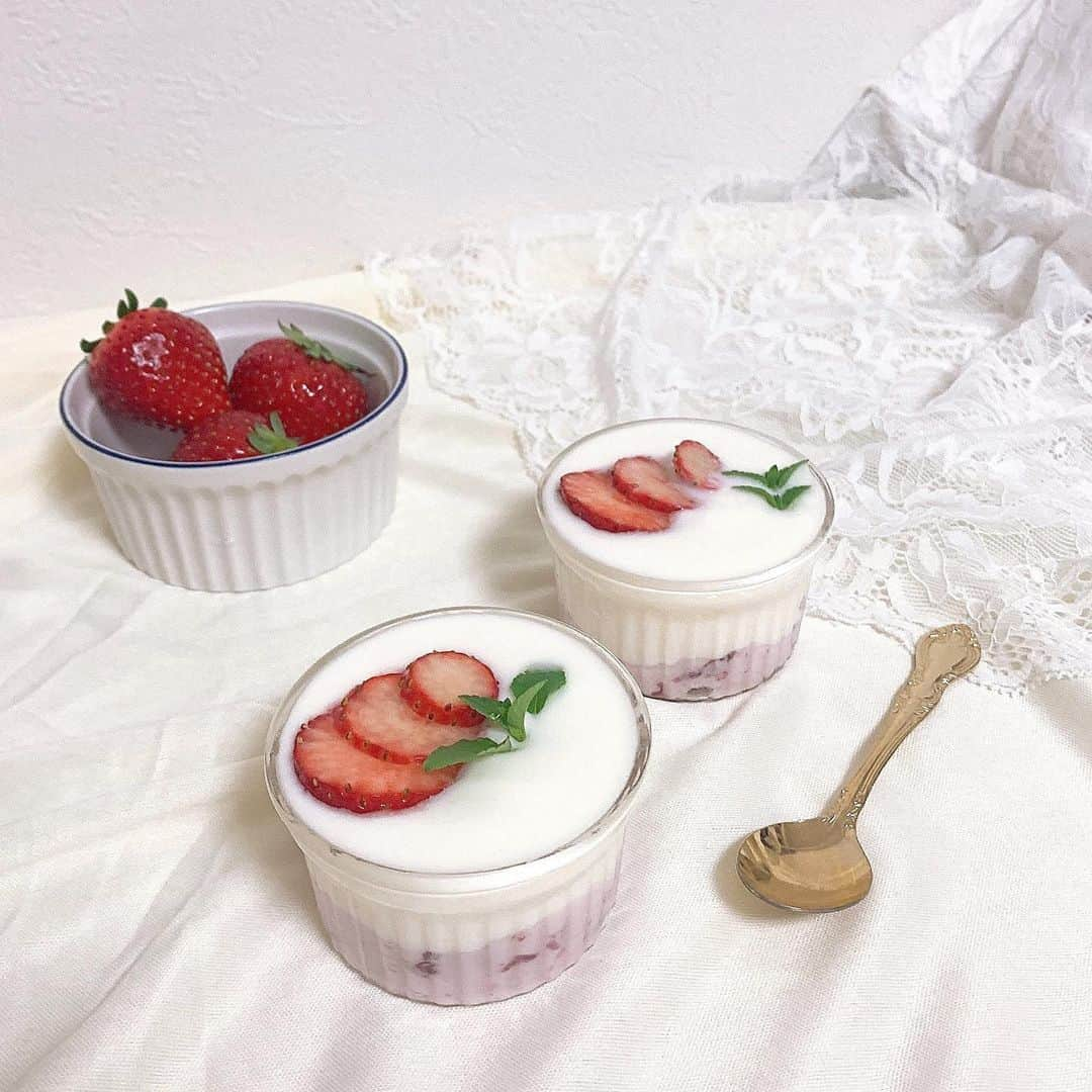 廣川奈々聖さんのインスタグラム写真 - (廣川奈々聖Instagram)「．#おうちカフェ 🦢🍓🥄﻿ ﻿ 数年ぶりに食べたくなって買ったフルーチェと﻿ 自家製ヨーグルトといちごだけで作ってみた！簡単すぎ！﻿ ﻿ 可愛くできたと思う〜〜☺︎ ﻿ ﻿ ﻿ ﻿ ﻿ ﻿ ﻿ ﻿#おうちcafe#おうちスイーツ#いちごヨーグルト#フルーチェ#カフェ気分」5月2日 23時01分 - nanaseven7_u_u