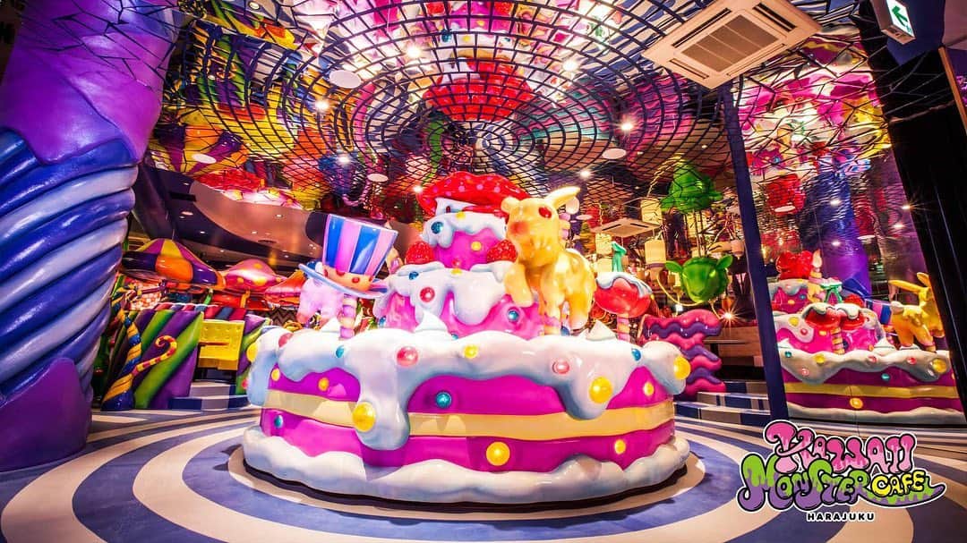 KAWAII MONSTER CAFEさんのインスタグラム写真 - (KAWAII MONSTER CAFEInstagram)「🦄 KAWAII MONSTER CAFE virtual background created 🌈  Now that you tend to forget colorful feelings, please use it for online learning and home work 🍭 💜💚💙❤️🖤 Please use only for personal use 🎀 Secondary use such as commercial use, processing, redistribution NG ☠️ #staysafestaykawaii #kawaii #virtualtravel #virtualphotography #kawaiimonstercafe #harajuku」5月2日 23時20分 - kawaiimonstercafe