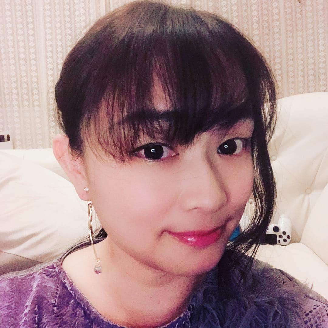 今井麻美さんのインスタグラム写真 - (今井麻美Instagram)「今日の髪型。 うまく行ったのに 写真だと撮る方向逆だよー！ と今気づいた。 アクセサリーが見せたかったからなんだけど 逆からでもイヤリング写ったのにぃ。 ふふふ #今井麻美 #イヤリング #アクセサリー」5月2日 23時30分 - asamingosu516