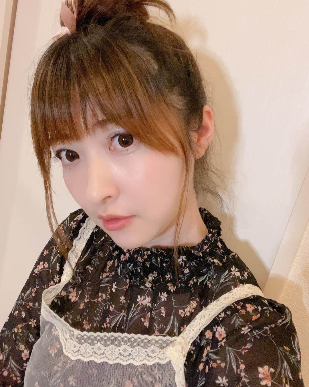 雨宮奈生さんのインスタグラム写真 - (雨宮奈生Instagram)「お洋服めちゃかわいい！  #雨宮奈生  #グラビアアイドル #グラドル #フォローしてね #ポートレート #グラビア #オフショット #グラドル自画撮り部 #自撮り女子 #tittyandco  #お嬢のおだんごちゃん  #ootd #portrait #model #gravure #idol #japanesegirl #photooftheday #selfie #followme #follow」5月2日 23時41分 - naoamamiya