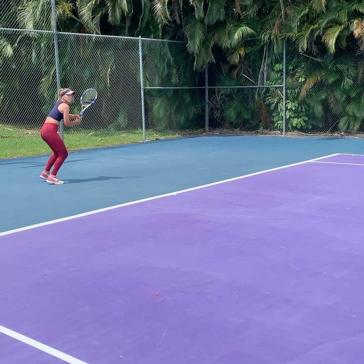 ソフィア・ケニンのインスタグラム：「Blessed and thrilled to be able to hit a few 🎾 today at training! Hope you guys are safe out there! 🤗」