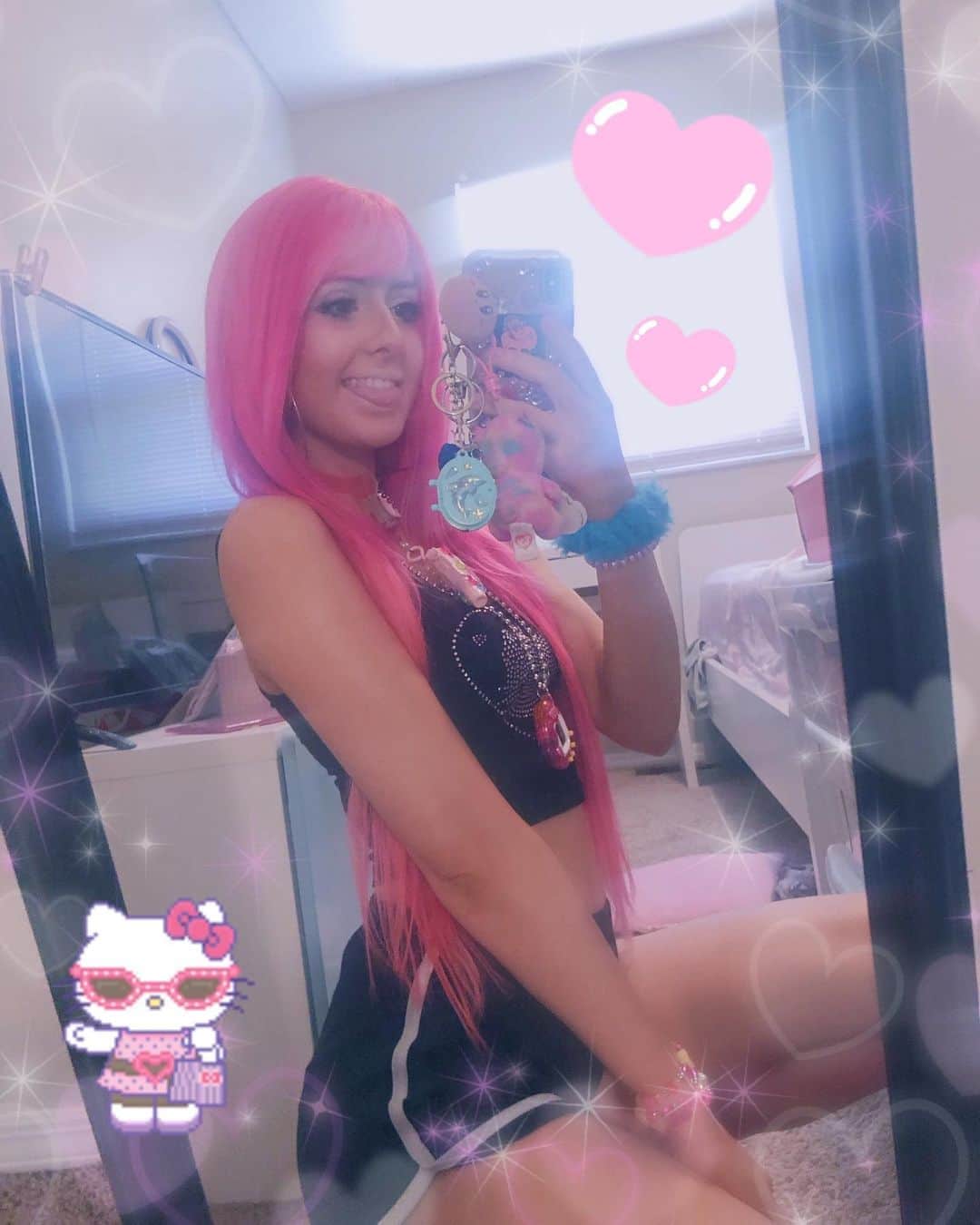 のインスタグラム：「We’re in quarantine and btches still be waking up w a hangover. 😒 (It’s me. I’m bitches) . . . #bubblegumgang #hellokittyswag #hellokitty #y2k #y2kfashion #kawaiifashion #japanesefashion #gyaru #ギャル #黒ギャル #cyber #aestheticfashion #waifu #420 #キティーちゃん #femalerapper #kawaiimusic #damnsonwheredyoufindthis」