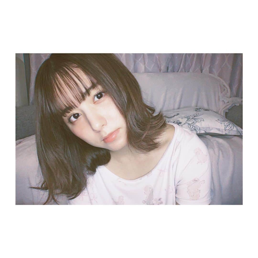 前田美里のインスタグラム：「本日のお家ノスタルジック。 (ほろ酔いの彼女感。) (飲んでるのかもしないし、飲んでないのかもしれない)  ちなみにシラフです。 ,  #おうち時間 #stayhome #ノスタルジック #パジャマ #film #film_jp #写真好きな人と繋がりたい #photo #instagood  #instaphoto #followｍe #follow」