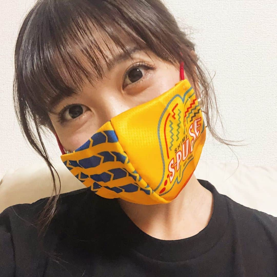 黒田菜月さんのインスタグラム写真 - (黒田菜月Instagram)「エスパルスマスク完成⚽️🧡市川大祐さんの引退試合の記念シャツをマスクにして、静岡市に寄付していただく企画です🤝✨みなさんも一緒に、マスクを作りましょう😷🌈詳しくは、清水エスパルスのHPをご覧ください💫 イチさんありがとうございます🙇‍♀️ . #清水エスパルス #記念配布シャツでマスクを作ろう #市川大祐 さん #手作りマスク #布マスク #エスパルス #エスパ #jリーグ #j1 @jleaguejp  #サッカー #スポーツで社会を元気に  #マスク作り #マスク職人 #おしゃれマスク #マスク女子 #女子アナ #アナウンサー #おうちじかん  #おうち時間向上委員会  #おうち時間を楽しむ  #マスク寄付したい #寄付マスク  #マスク欲しい人と繋がりたい  #stayhome #マスク不足 #医療従事者にマスクを  #私たちは布マスク  @spulse_official  @minaspo_sbs #みなスポ」5月3日 1時00分 - nyaaatsuki_krd