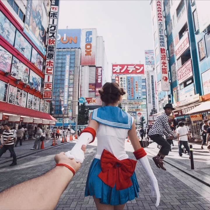 Murad Osmannのインスタグラム：「For the first time in 10 years #FollowMeTo shares with you THE PRESETS to turn an everyday photo into a magical one.  We've always been a project of journeys and wonders, so now you can edit your posts the same way that I do. ⚫️ ❗️Follow the link in bio ❗️and get more than 40 products by the top online creators of the world for 70$ only! 991 presets, 34 mobile packs, 34 desktop packs, 13 video editing LUTS, 7 guides on mastering social media & photography.  This sale is available only for 1 week, so hurry up! ⚫️ 5% of each pursue goes to charity, we donate it to the Doctors Without Borders. ⚫️ Впервые за 10 лет мы решили поделиться с вами ПРЕСЕТАМИ.  #FollowMeTo всегда был проектом о приключениях и чудесах, пришло время и вашим фото обрести магию ;) Кроме моего личного набора, ❗️ по ссылке в профиле ❗️вы сможете приобрести более 40 продуктов от самых известных креаторов в мире всего за 70$: лучшие пресеты, фильтры для видео, гиды по социальным сетям и фотографии. ⚫️ 5% от каждого заказа идут на благотворительность: мы перечисляем их Врачам без границ.」