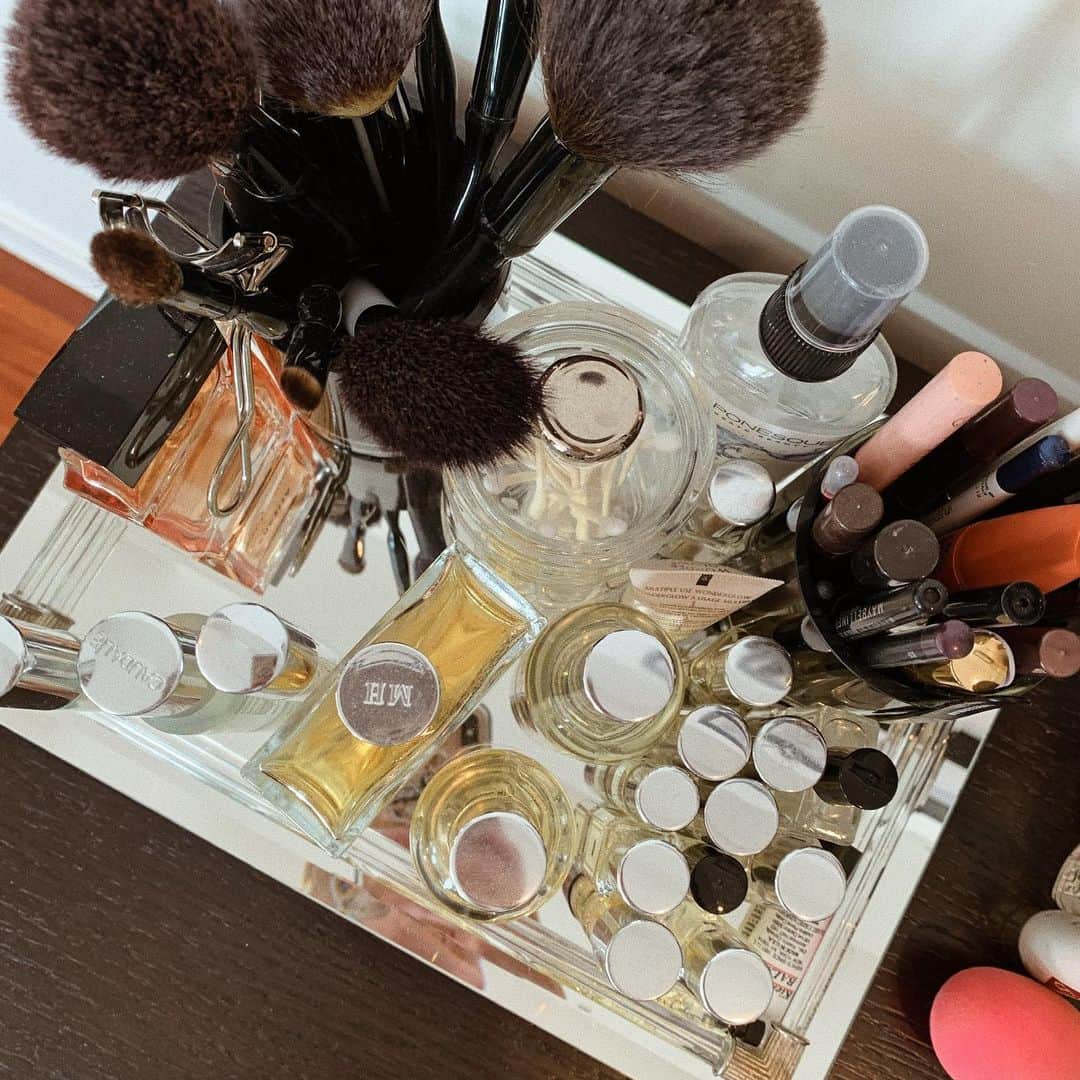 ダニエル・パナベイカーのインスタグラム：「Are we concerned my makeup is getting lonely during this time?」