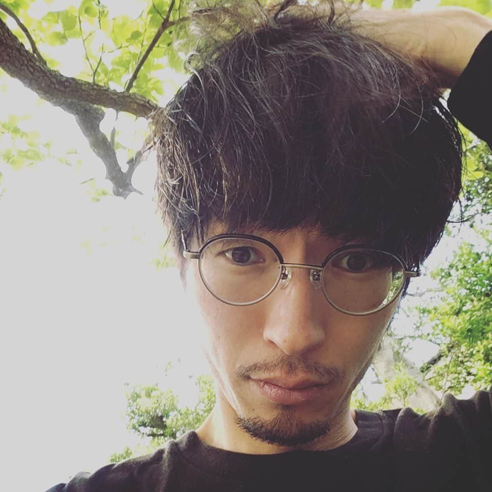 のインスタグラム：「ひげは今朝そった。 あると煩わしいのに、ないと寂しい。 そういうの、いろいろあるね。」