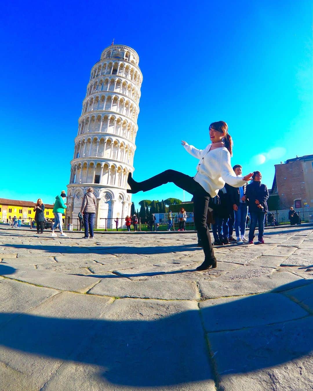 中山琴葉のインスタグラム：「﻿ ﻿ ﻿ Leaning Tower of Pisa in Italy🇮🇹﻿ ﻿ ﻿ ﻿ #イタリア#ピサの斜塔#イタリア旅行#ヨーロッパ旅行#旅行好きと繋がりたい#フォトジェニック」