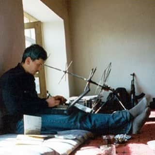 CIAさんのインスタグラム写真 - (CIAInstagram)「In this special edition of Humans of CIA, we chose to feature Johnny "Mike" Spann, a paramilitary officer, who made the ultimate sacrifice in service to his country. His actions in Afghanistan made a major contribution in the battle against the Taliban and al-Qa’ida. . . . (2/2) Mike deployed to Afghanistan in the fall of 2001.  He was in the fortress of Qali-Jangi at Mazar-e Sharif, where Taliban prisoners were being held and questioned. Although these captives had given themselves up, their pledge of surrender was a lie.  Mike was interviewing a group of extremists when hundreds of prisoners revolted. Just before he was killed in the attack, Mike warned an Agency colleague of the imminent danger, helping his colleague get to safety.  Then-Director Tenet, upon hearing of Mike's death, described him as a “quiet warrior” who “placed his own life in jeopardy to save the lives of others.” “He led one of our teams into Afghanistan." Tenet said. “There, he tracked the authors and allies of terror. There, while fighting for the future of the American people, he fought to bring a better future to the Afghan people. And it was there, one evening, that he said he would gladly risk his life if he could help make the world a safer place for his wife and children.” “As we know," said Tenet, "those were much more than words.” . . . #HumansofCIA #InMemoriam」5月3日 1時44分 - cia