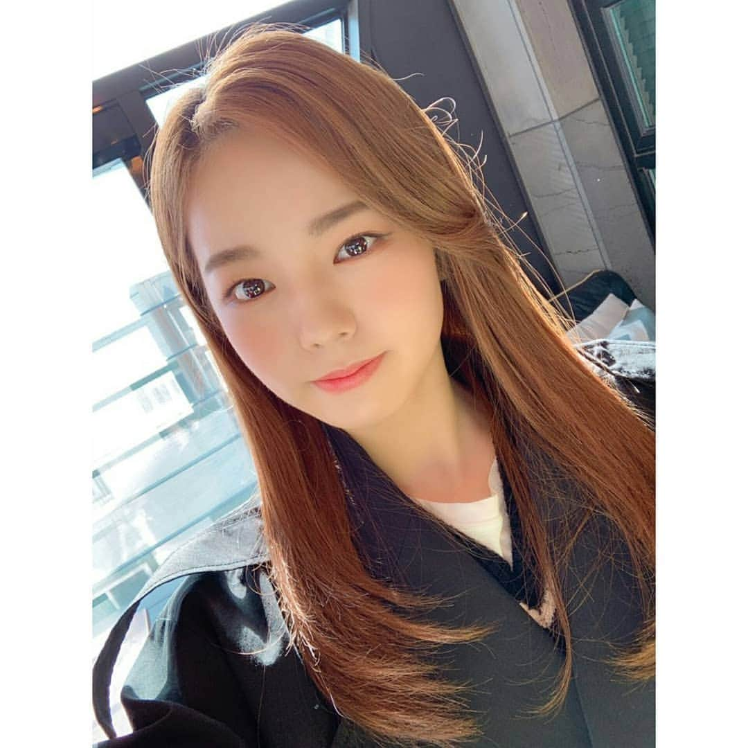 アヤカ（新井彩花）のインスタグラム：「Beautiful angel 🌈💕 . . . . . . #niziproject #jyp #jypentertainment #trainee #kpop #kpoptrainee #ayaka #araiayaka #beauty #nizi #jpop #idol #jyptrainee #rookie」