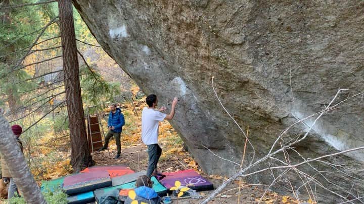 ポール・ロビンソンのインスタグラム：「One that got away! Hoping to get back to this one sooner than later! Can’t win them all :) Penrose step, a classic v14 @carlodenali boulder!!」