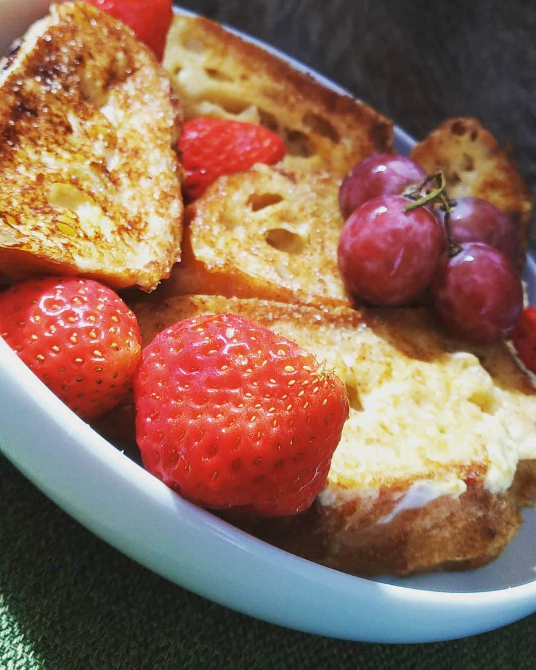 橋本英也のインスタグラム：「#stayhome #StayStrong #frenchtoast #stroberry🍓 #akabudou #ichigo #syufu #himoninaritai」