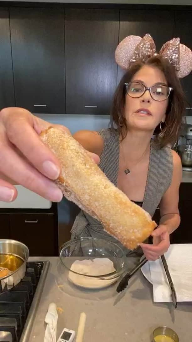 テリー・ハッチャーのインスタグラム：「Some of my best memories have been at @disneyland and those included corndogs and #churros Join me to talk about acceptance while I explain not feeling bad about the 8 home made churros I made and ate the other night at midnight!  Watch for recipe.」