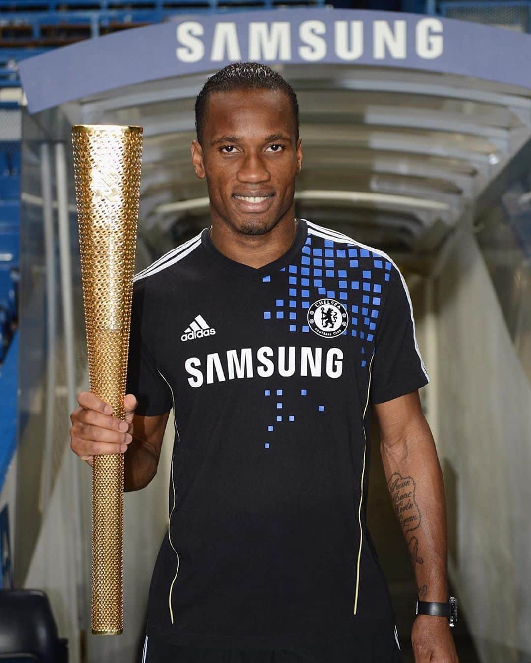 ディディエ・ドログバのインスタグラム：「One of the proudest moment of my life, I never participated in an Olympics but to be able to carry this Torch is something I will never forget @chelseafc」