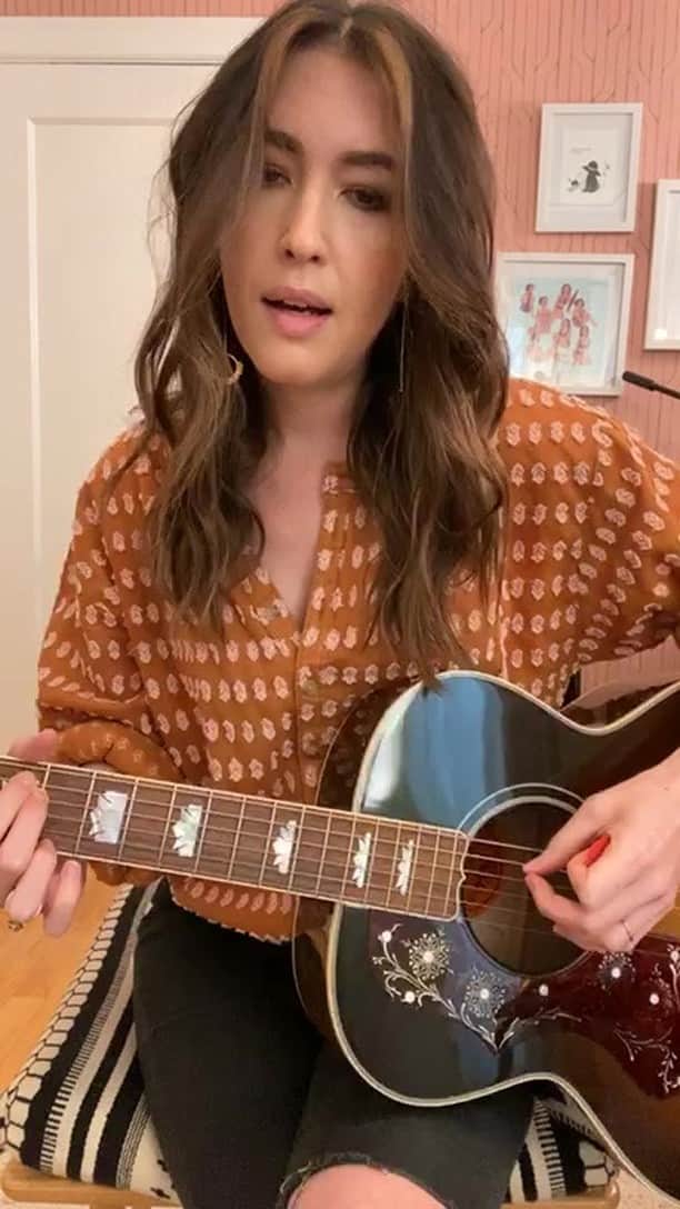 ケイト・ボイージェルのインスタグラム：「Playing some tunes from my home studio!」